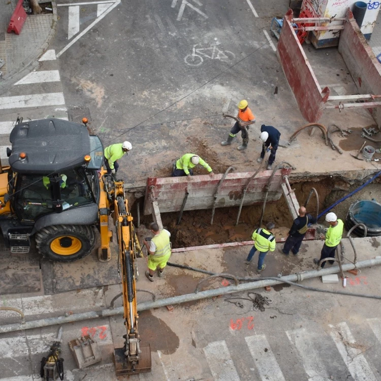 Imagen relacionada de obras reurbanizacion renovacion saneamiento valencia