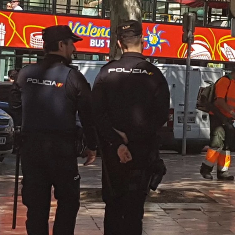 Imagen relacionada de placa policia nacional valencia