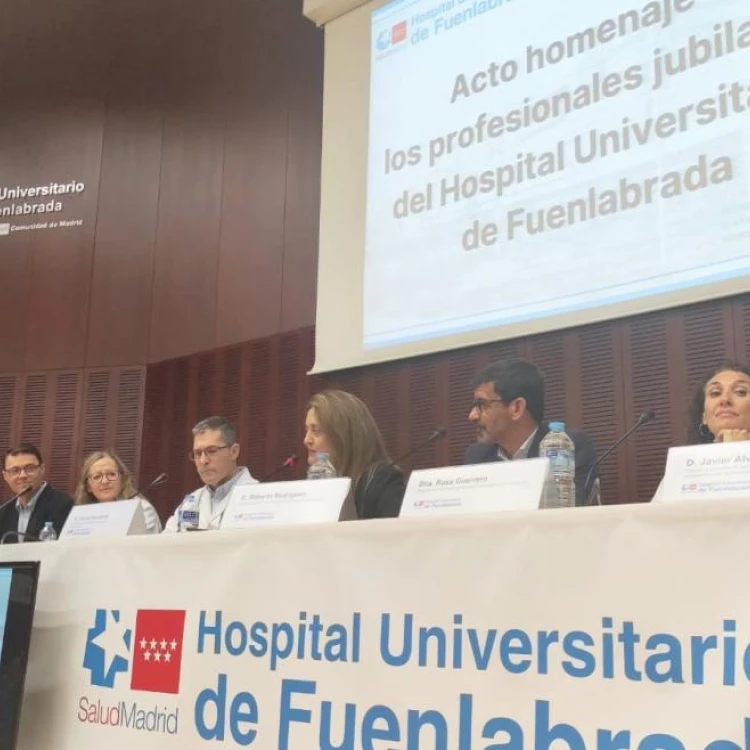 Imagen relacionada de hospital fuenlabrada homenaje personal jubilado