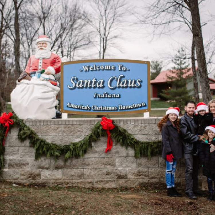 Imagen relacionada de christmas spirit santa claus indiana