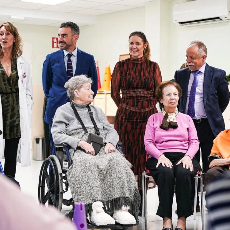 Imagen relacionada de comunidad de madrid celebra programa navidad en compania para personas mayores