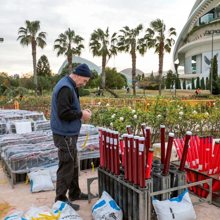 Imagen relacionada de valencia preparativos ano nuevo espectacular espana