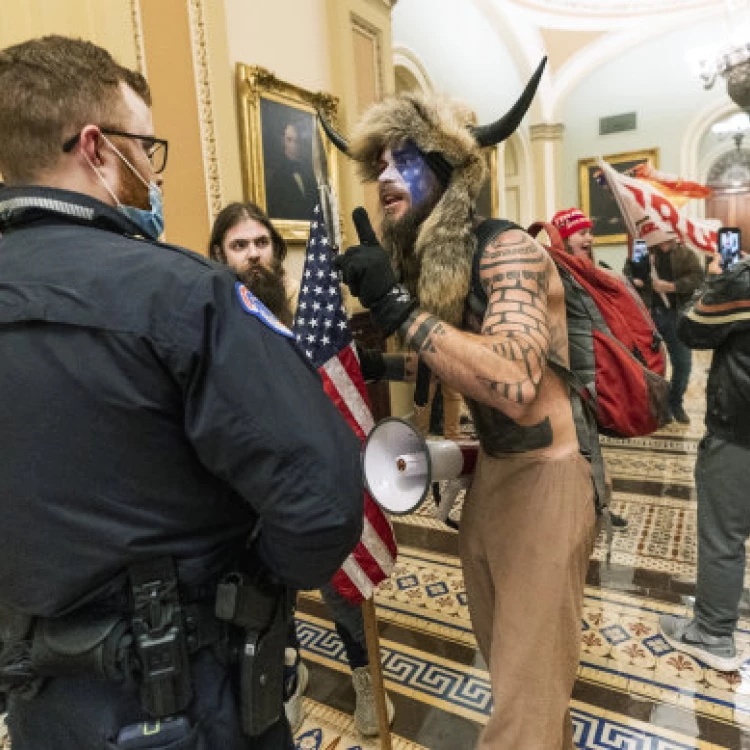 Imagen relacionada de violencia en el capitolio tres anos despues de la insurreccion