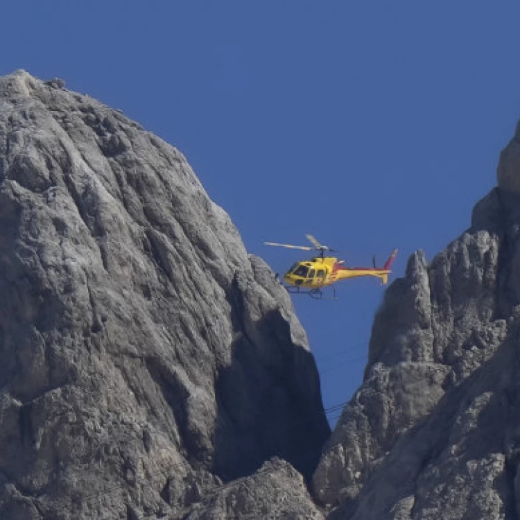 Imagen relacionada de dos excursionistas mueren avalancha alpes italianos