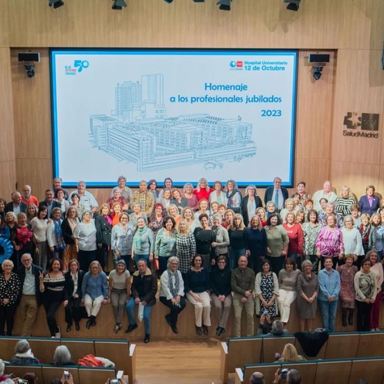 Imagen relacionada de acto homenaje jubilados hospital 12 octubre madrid