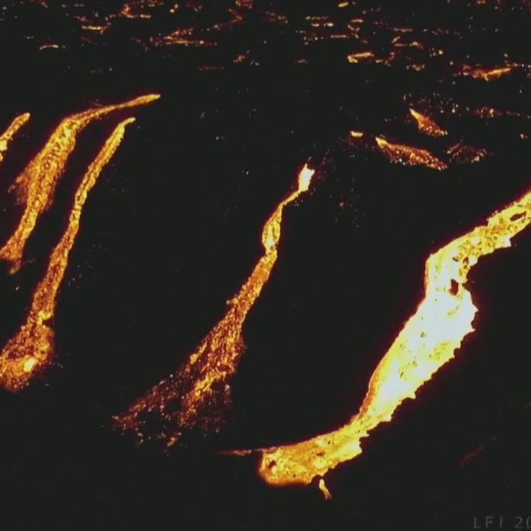 Imagen relacionada de erupcion volcanica amenaza localidad pesquera islandia