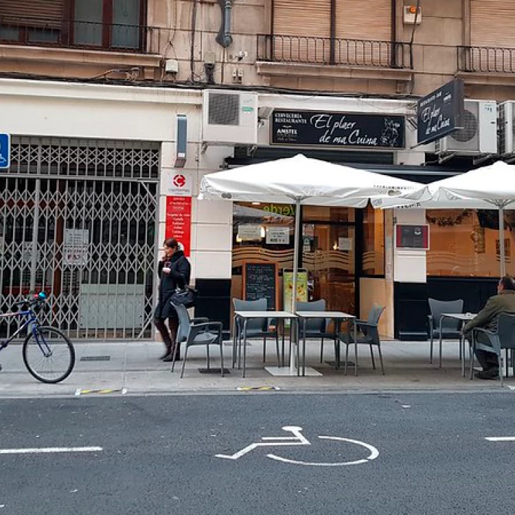 Imagen relacionada de valencia destinara casi un millon de euros a la sensorizacion de plazas de estacionamiento de personas con movilidad reducida y carga y descarga