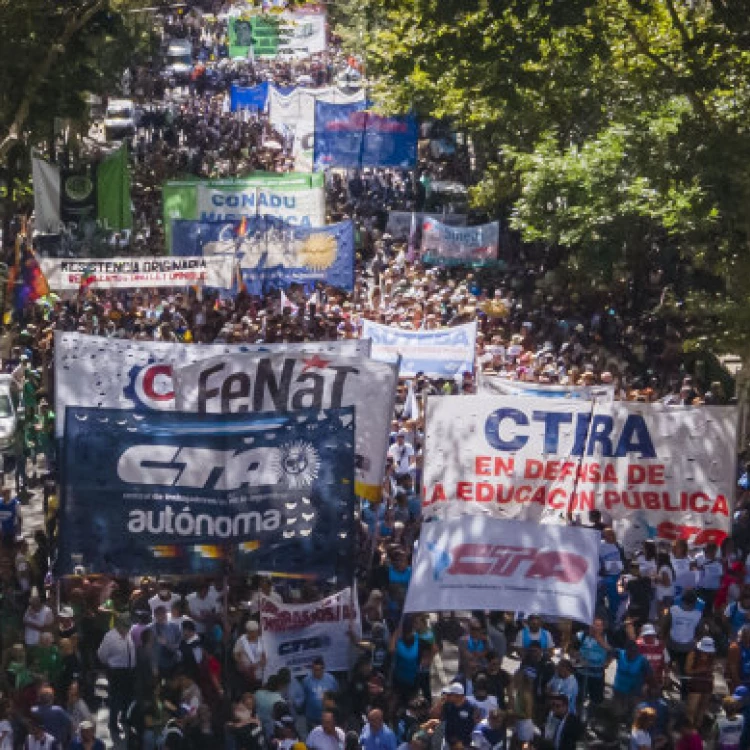 Imagen relacionada de protestas en argentina contra el presidente milei