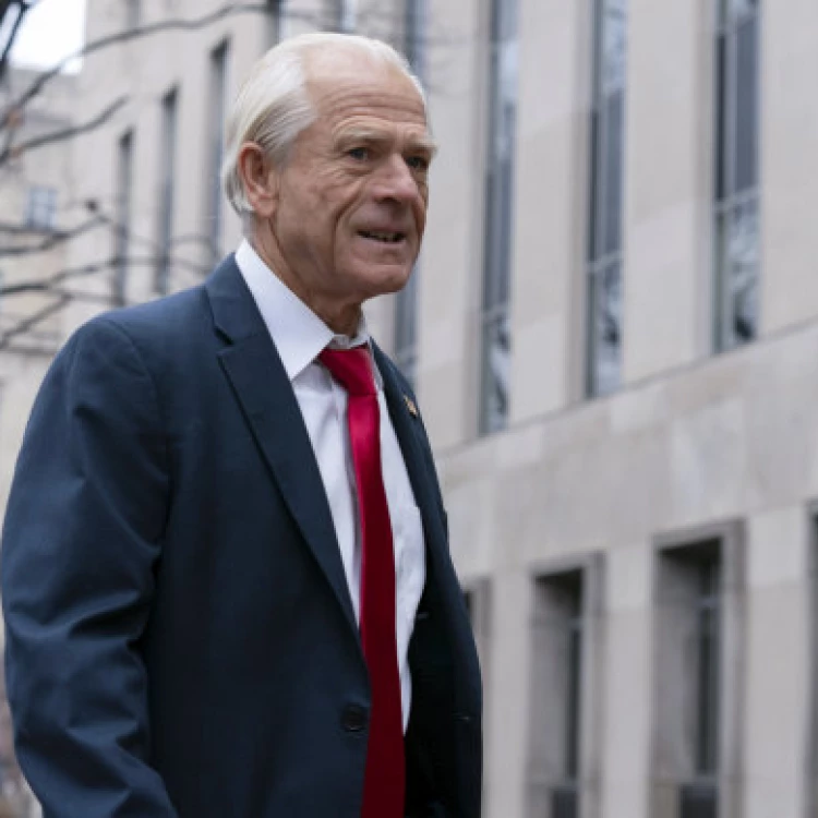 Imagen relacionada de peter navarro condenado desacato congreso