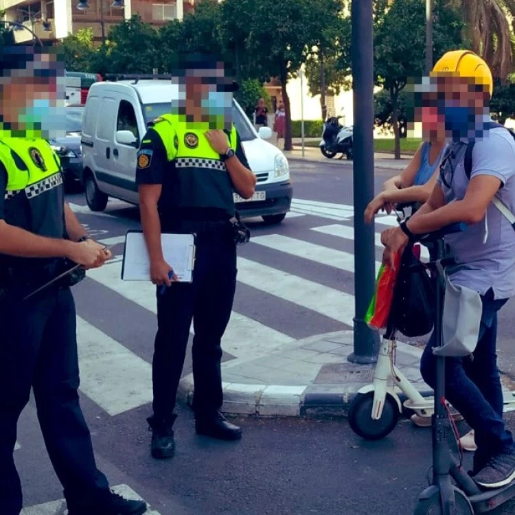 Imagen relacionada de campaña informativa valencia patinetes bicicletas