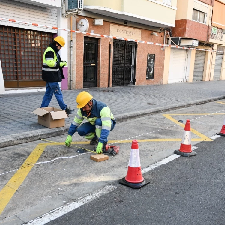 Imagen relacionada de valencia sensoriza 207 plazas estacionamiento personas movilidad reducida carga descarga poblados maritimos