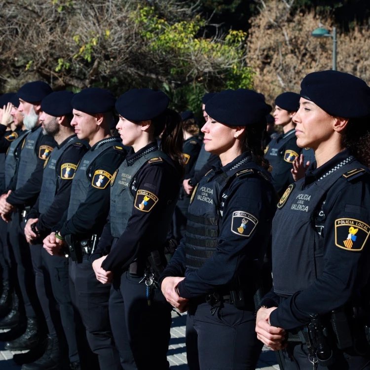 Imagen relacionada de valencia pone en marcha la nueva unidad de seguridad de la policia local