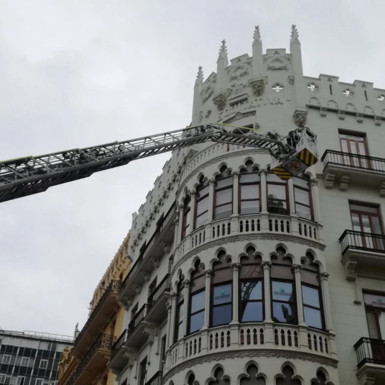 Imagen relacionada de bomberos revision edificios plaza ayuntamiento fallas