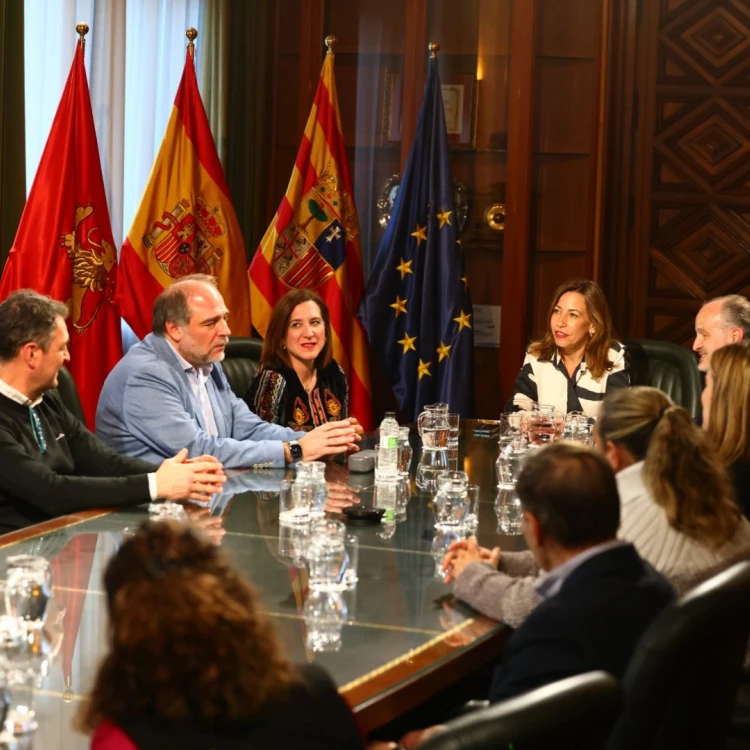 Imagen relacionada de encuentro alcaldesa junta semana santa zaragoza