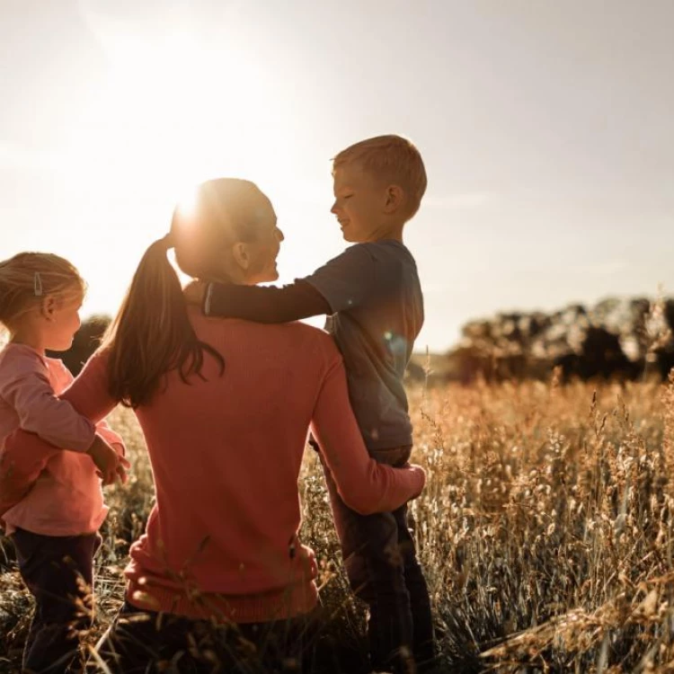 Imagen relacionada de comunidad madrid destino 3 millones euros ayudas nacimiento adopcion multiple