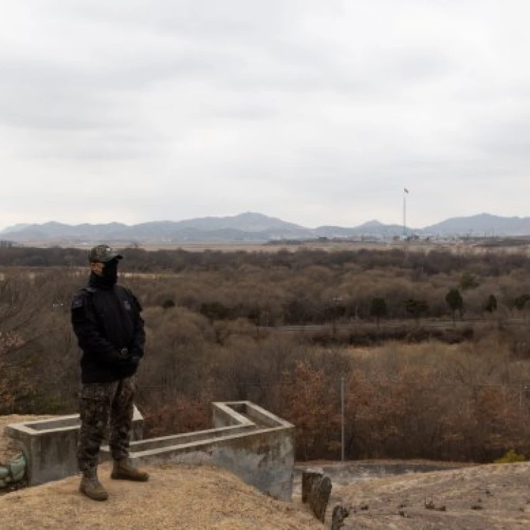 Imagen relacionada de ciudadano estadounidense cruza frontera corea norte