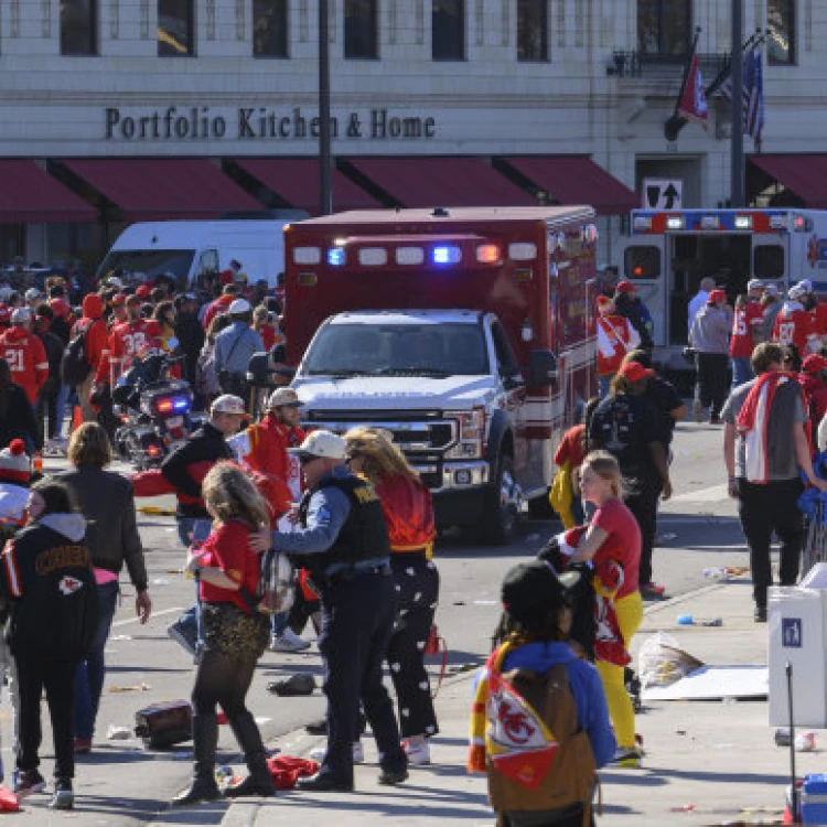 Imagen relacionada de dos hombres acusados de asesinato tras tiroteo en kansas city chiefs super bowl parade