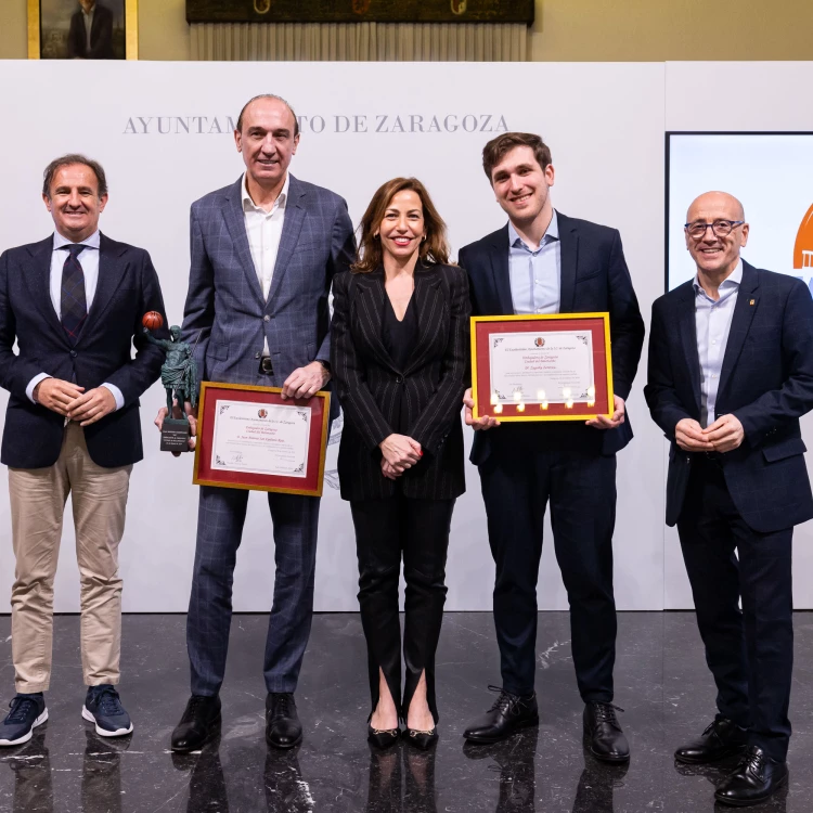 Imagen relacionada de homenaje figuras baloncesto aragones zaragoza