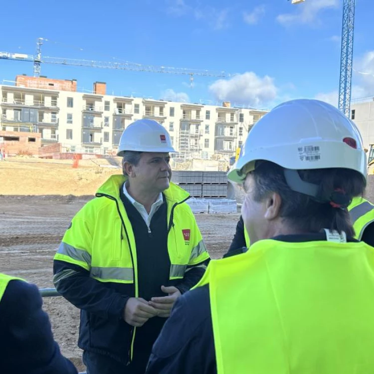 Imagen relacionada de comunidad madrid entrega viviendas tres cantos