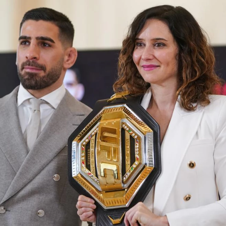 Imagen relacionada de isabel diaz ayuso homenajea a ilia topuria campeon de mma en la real casa de correos