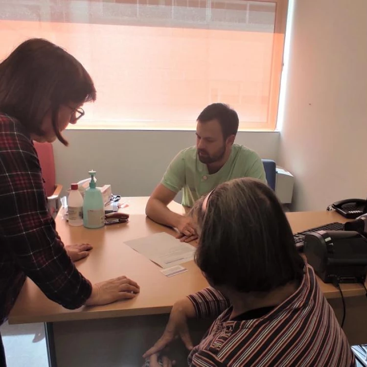 Imagen relacionada de reconocimiento calidad farmacia hospital fuenlabrada