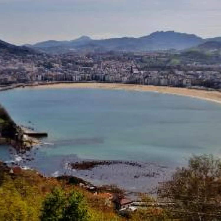 Imagen relacionada de la playa de la concha en san sebastian entre las mejores del mundo