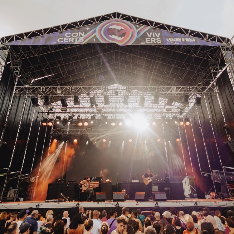 Imagen relacionada de lola indigo monica naranjo tini agotan entradas conciertos gran feria