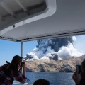 Imagen relacionada de multimillonaria sancion eruption volcanica nueva zelanda