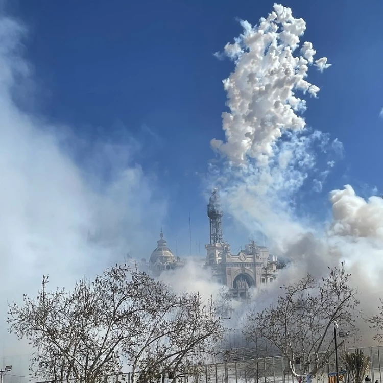 Imagen relacionada de valencia fallas 2024 homenaje victimas campanar