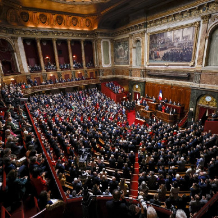 Imagen relacionada de francia enshrina derecho aborto constitucion