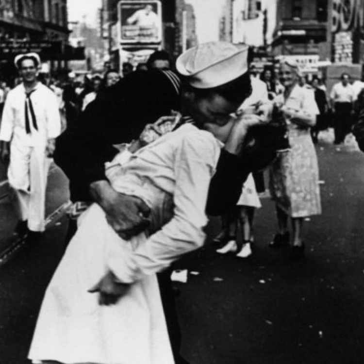 Imagen relacionada de revocacion prohibicion foto beso dia victoria times square