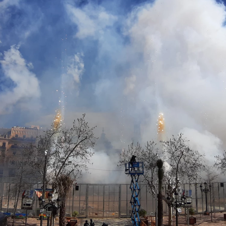 Imagen relacionada de la semana grande de fallas empieza con una mascleta espectacular en valencia