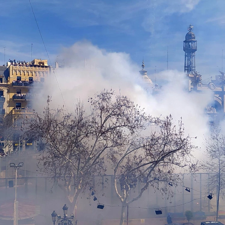 Imagen relacionada de exitosa mascleta de pirotecnia turis en valencia en el marco de las fallas