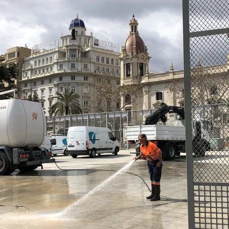 Imagen relacionada de ayuntamiento valencia refuerza limpieza calles fallas