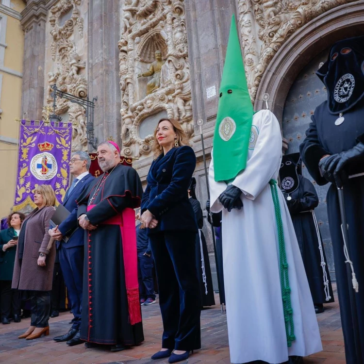 Imagen relacionada de la alcaldesa de zaragoza participa en el pregon de semana santa