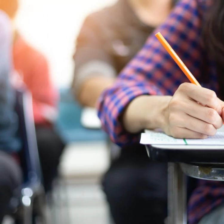 Imagen relacionada de comunidad madrid aumento plazas profesores secundaria fp