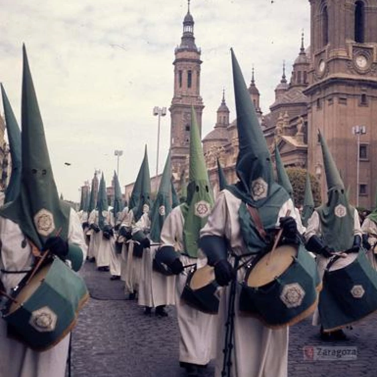 Imagen relacionada de semana santa zaragoza tradicion 700 anos