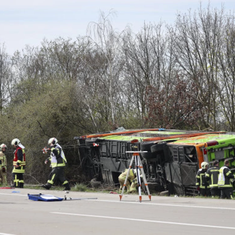 Imagen relacionada de tragedia alemania cinco muertos accidente autobus a9