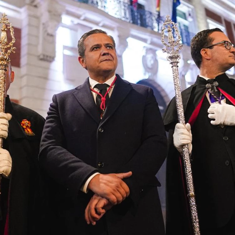 Imagen relacionada de consejero vivienda madrid procesion viernes santo