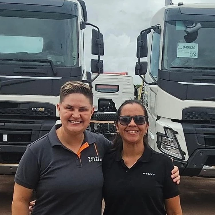 Imagen relacionada de la inclusion y la diversidad en la industria automotriz dos mujeres latinoamericanas rompen barreras en volvo