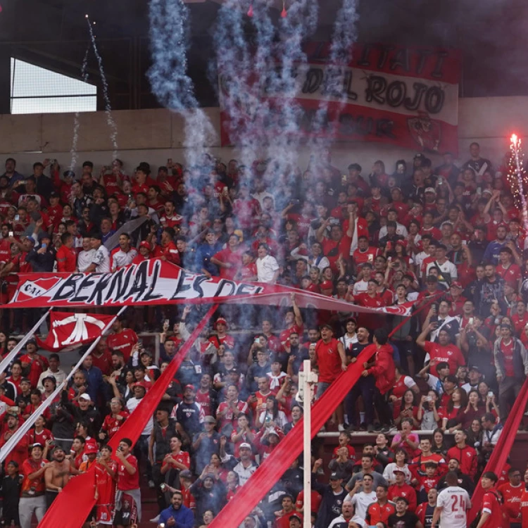 Imagen relacionada de tension en independiente incidentes entre hinchas en medio de protestas