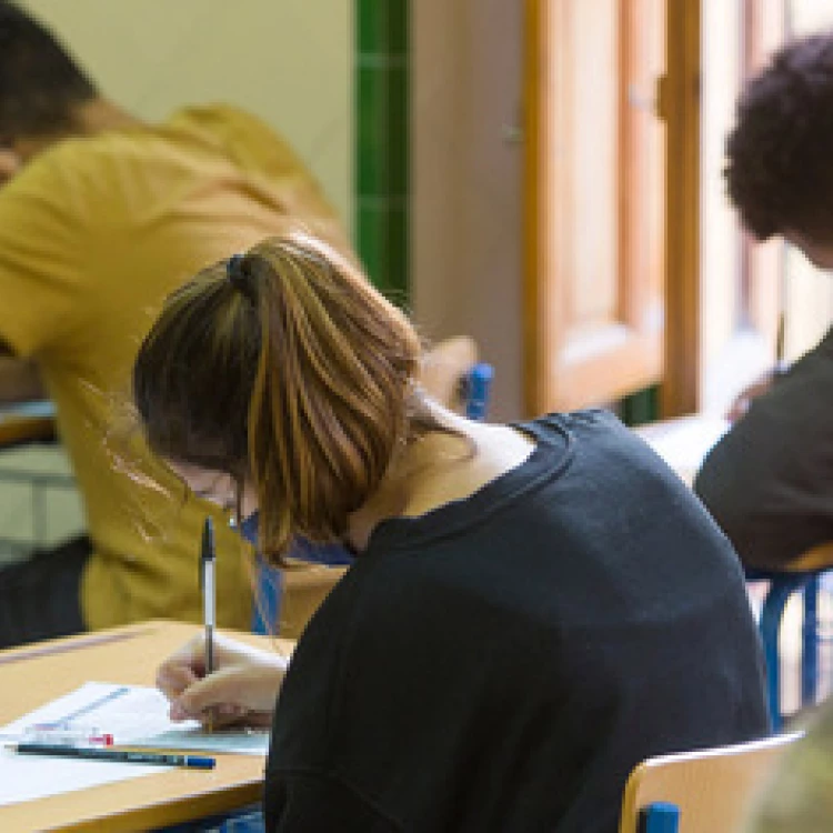 Imagen relacionada de mas de 10000 personas se inscriben para las pruebas de graduado en educacion secundaria y bachiller en andalucia