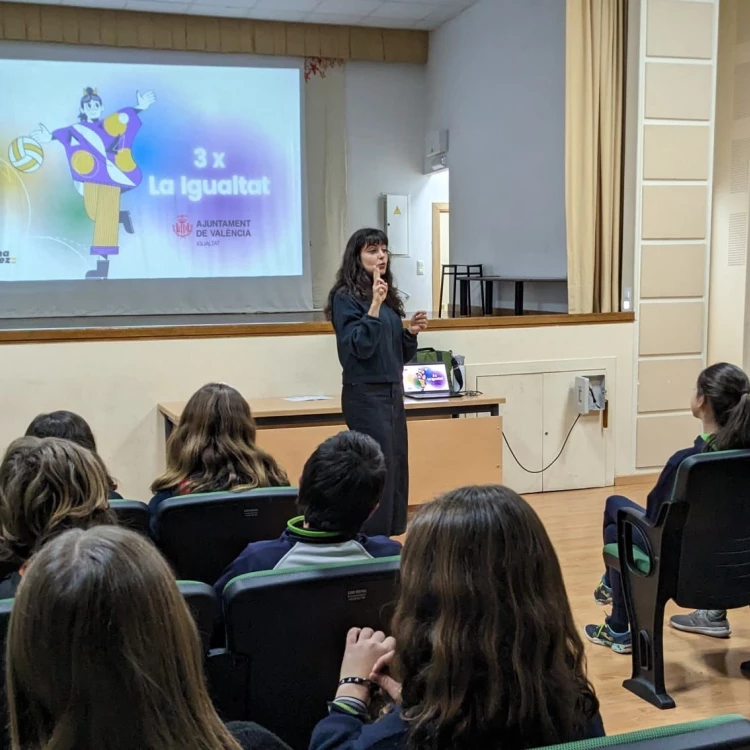 Imagen relacionada de talleres deporte femenino colegios valencia