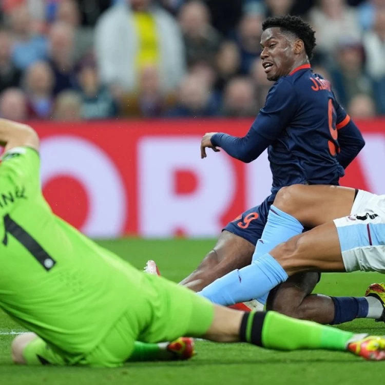 Imagen relacionada de emiliano martinez brillo nuevamente en la victoria del aston villa