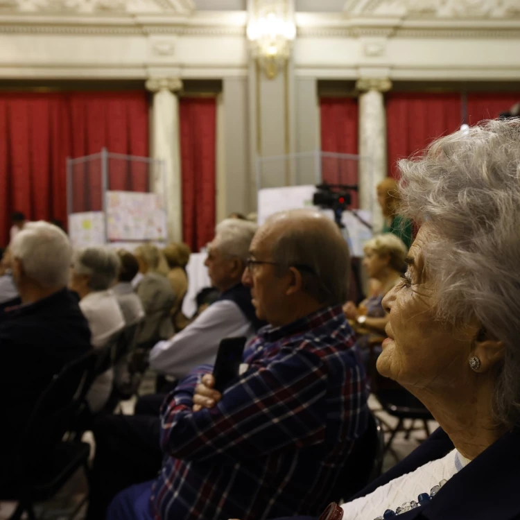 Imagen relacionada de ayuntamiento valencia millones actividades mayores