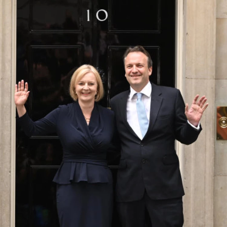 Imagen relacionada de liz truss revela infestacion pulgas downing street