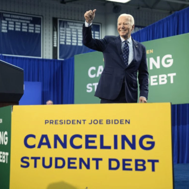 Imagen relacionada de presidente eeuu biden cancela deuda estudiantil