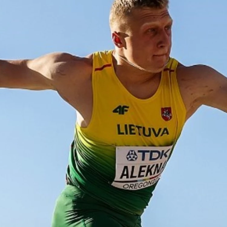 Imagen relacionada de joven atleta lituano rompe record mundial de lanzamiento de disco