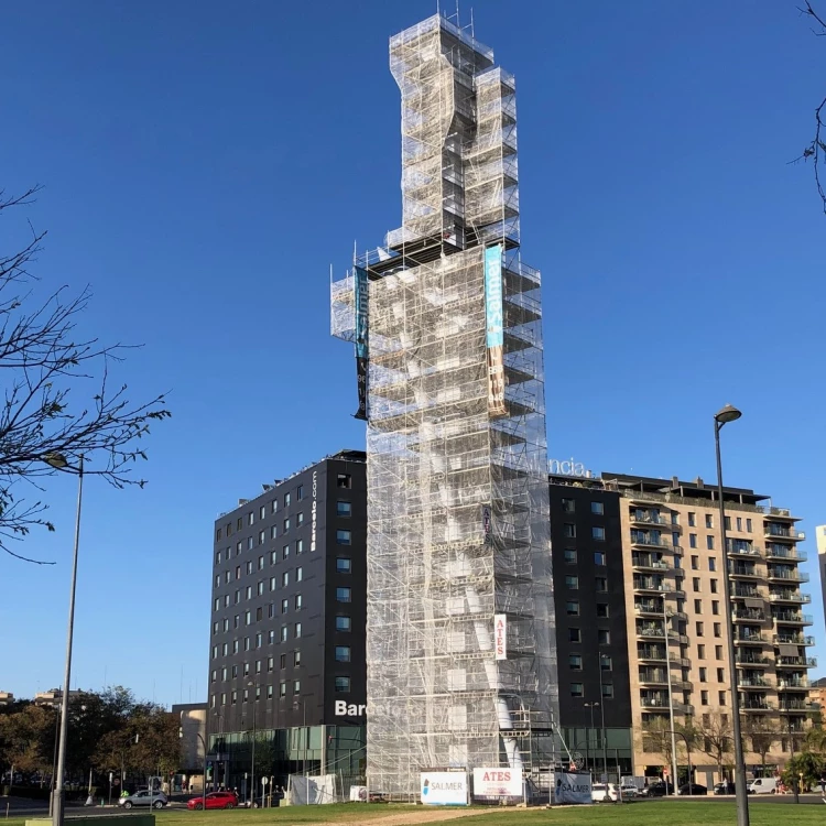 Imagen relacionada de concluye el montaje del andamio para la restauracion de la escultura el parotet en valencia