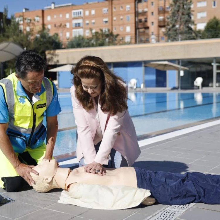 Imagen relacionada de desfibriladores instalados en madrid